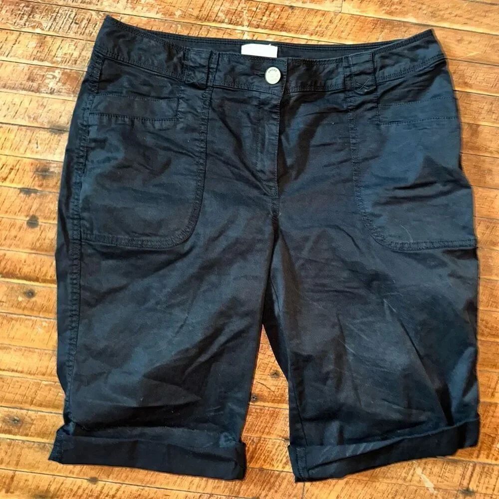 Chico’s black cuffed relaxed 0/6 Bermuda lightweight shorts